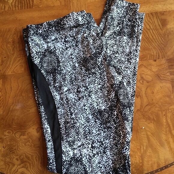 ONYX SPANDEX Leggings! New condition. - Picture 5 of 8